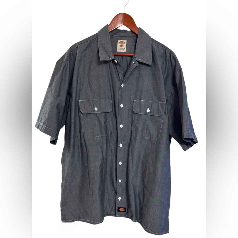 Dickies Men’s Grey work shirt button down, short sleeve.